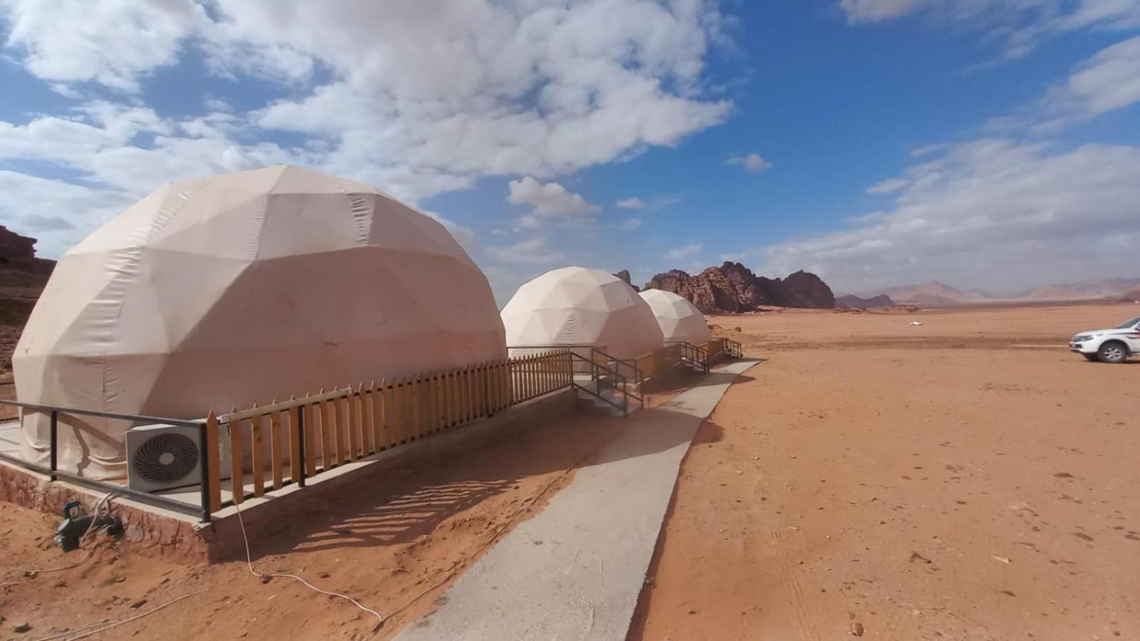 Al Raha Luxury Camp Hotel Wadi Rum Buitenkant foto